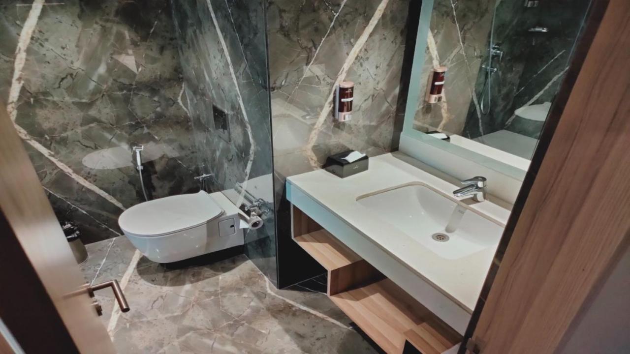 Radisson Airport Hotel 5*