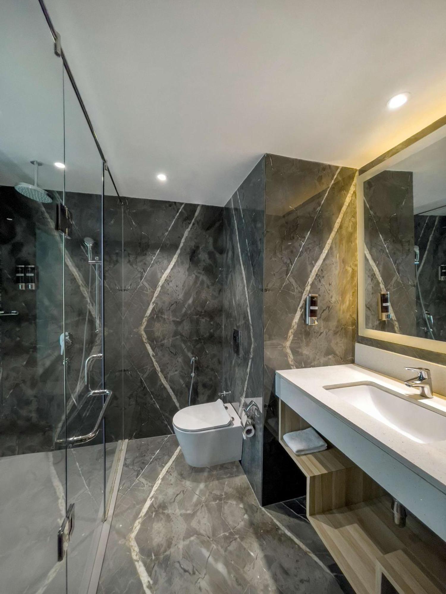 Hotel Radisson Airport 5*