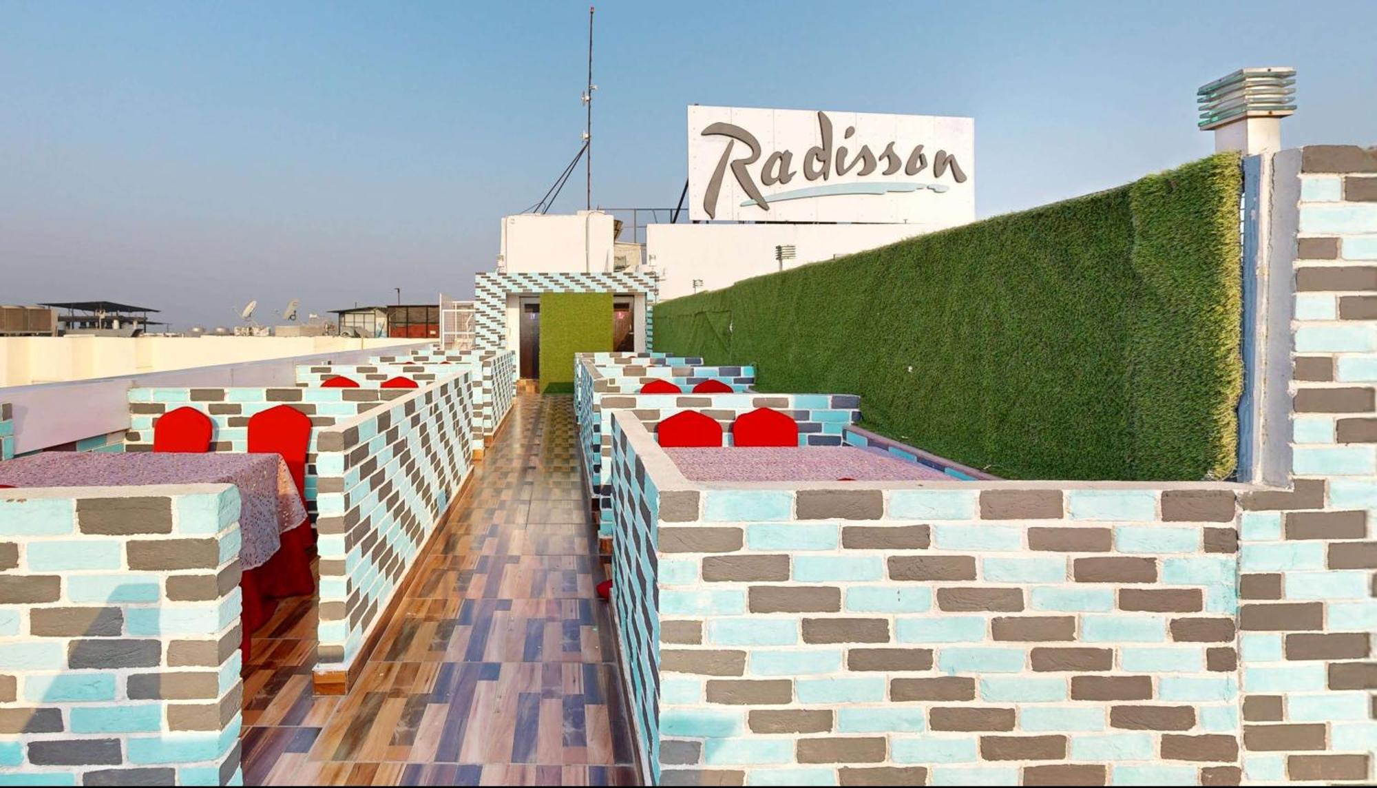 Radisson Airport 5*